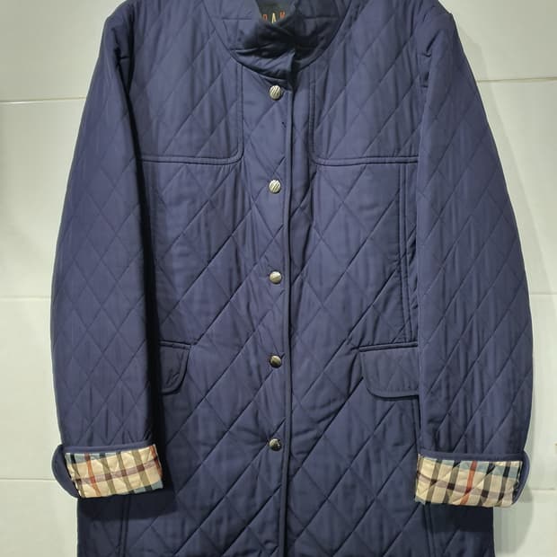 닥스 여성 퀼팅 자켓입니다.