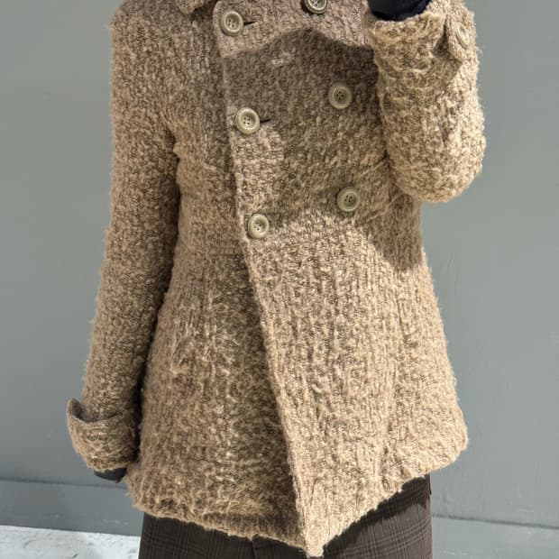 Fluffy double button point coat
