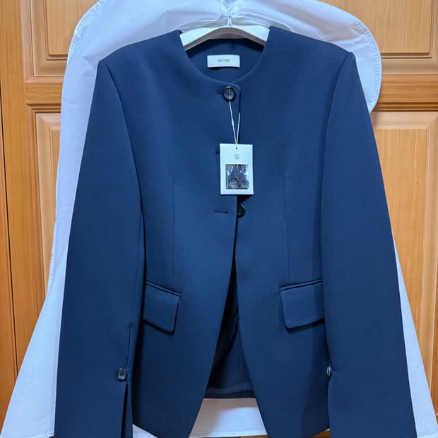 브론 아워글래스 하이 쓰리버튼 자켓 s사이즈