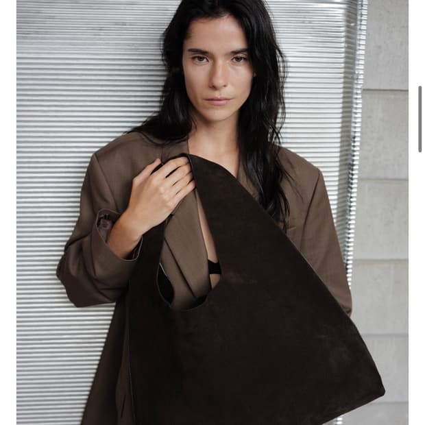 RRACE 리얼가죽 스웨이드가방 새것 30만 -> 14.9만 마지막할인