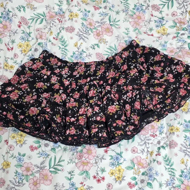 일본빈티지)블랙로즈 플로럴 큐롯st 오네히메갸루 엑팜리즈깔 프릴캉캉스커트