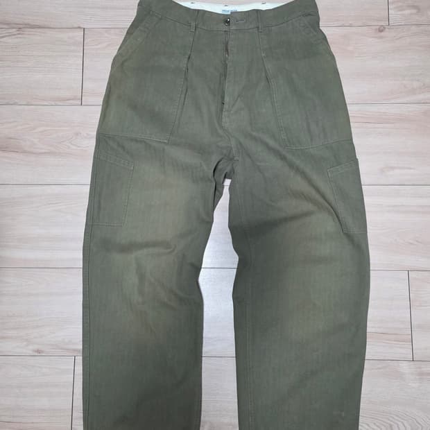 [32] 비헤비어 HEMMED MIL Pants 팝니다