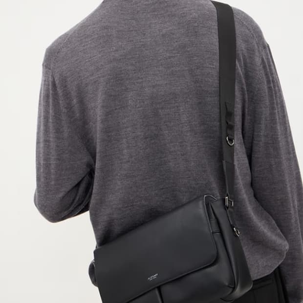 질스튜어트 맨 로건 블랙 레더 플랩형 크로스 숄더 백 가방