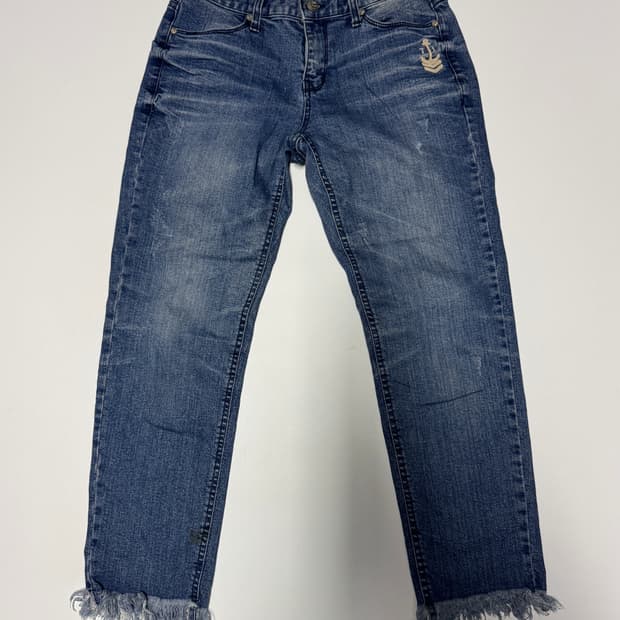 여성 써스데이아일랜드 밑단 스크래치 데님팬츠