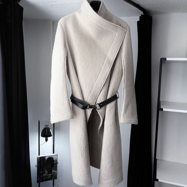 시스테레 2007a/w 'STROBO' 비대칭 프론트 랩 울 코트