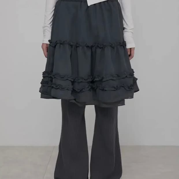 플레어업 3-Layered Ruffle Skirt Pants 차콜