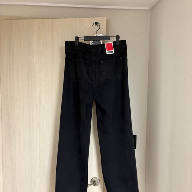 032c 뉴 클래식 와이드 레그 진 워시드 블랙