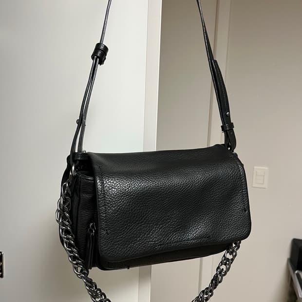 자라 가죽 체인 크로스백