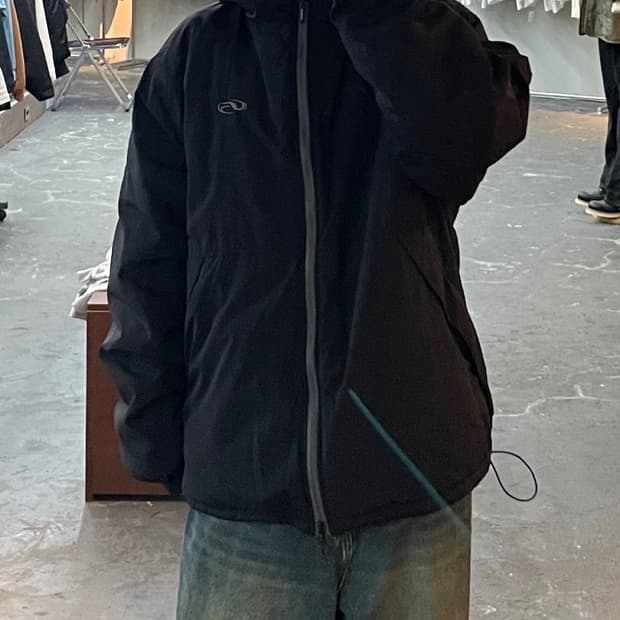 필루미네이트 오버핏 심볼 패딩 H1448