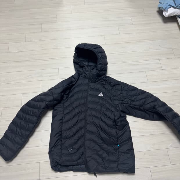 (M) 나이키 ACG 라바 플로우 써마핏 자켓 블랙 서밋 화이트