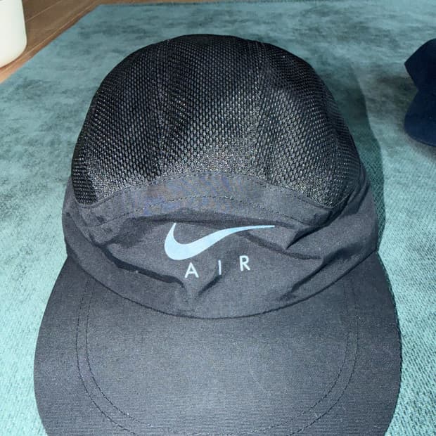 슈프림 x 나이키 트레일 러닝 햇 블랙 (17FW)