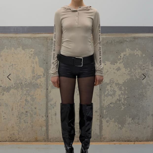 락케이크 Sleeve Lettering Hoodie 베이지