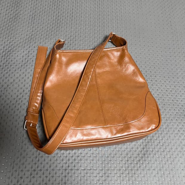 밀로 아카이브 쉘 레더 데이백 (브라운)