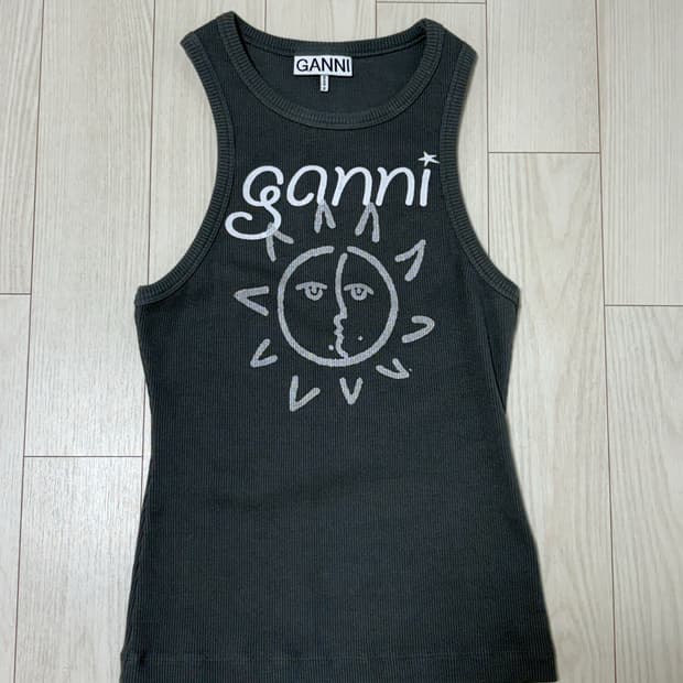 GANNI 가니 그래픽 립 썬 탱크탑 볼캐닉 애쉬