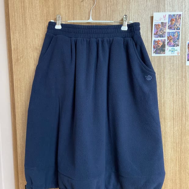 AEAE 에이이에이이 벌룬 플리스 스커트 네이비