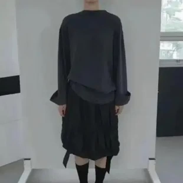 에옹쓰 가든 백리스 블라우스