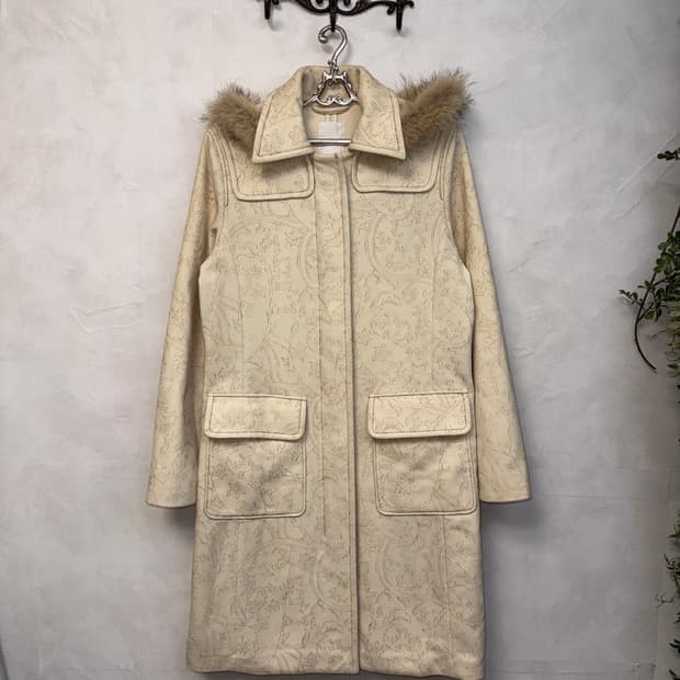 ESCADA ivory oriental wool coyote fur 코트