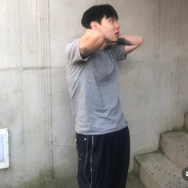 키코 녹스 트라우저 네이비색상 판매합니다.(착샷 첨부)