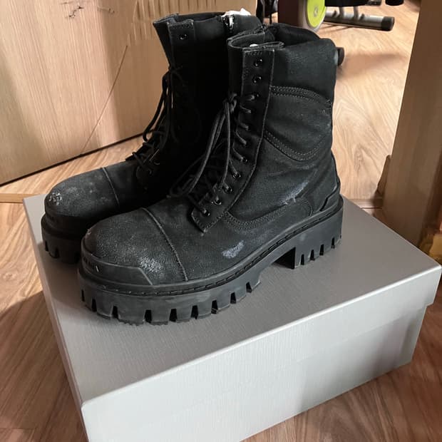 발렌시아가 컴뱃부츠