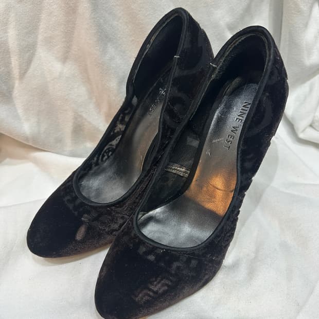 나인웨스트 블랙 벨벳 여성 펌프스