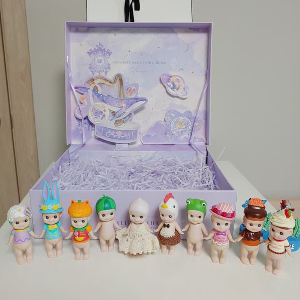 소니엔젤 피규어 10개 +의상+ 보관함