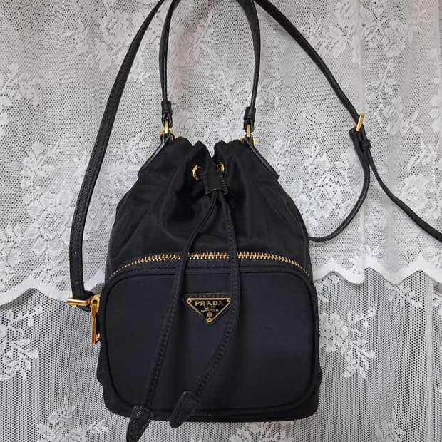 프라다 포커노 버킷백
