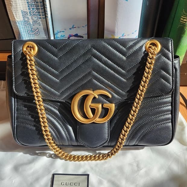 구찌 GG 마몽 마틀라쎄 체인 숄더백 미디움