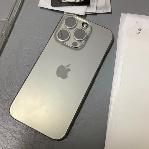 <카메라무음>아이폰 15프로 128기가 홍콩판