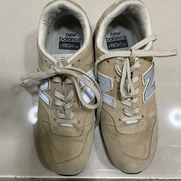 뉴발란스 996 베이지 240사이즈