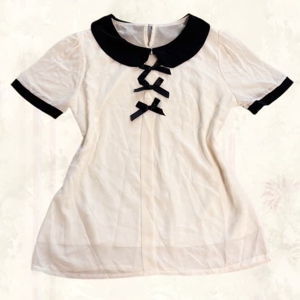 (이체시에눌) 일본 히메갸루 블랙 리본 포인트 아이보리 반팔 블라우스 
