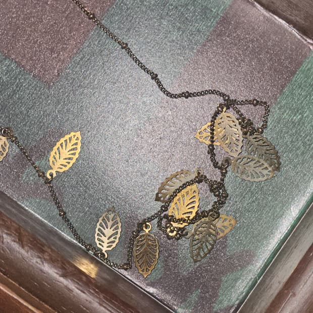 Vintage leaf necklace