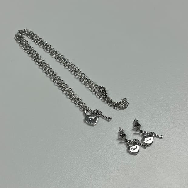 디올 하트 태그키 목걸이