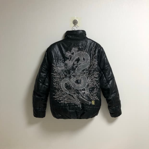 카라쿠리타마시이 패딩