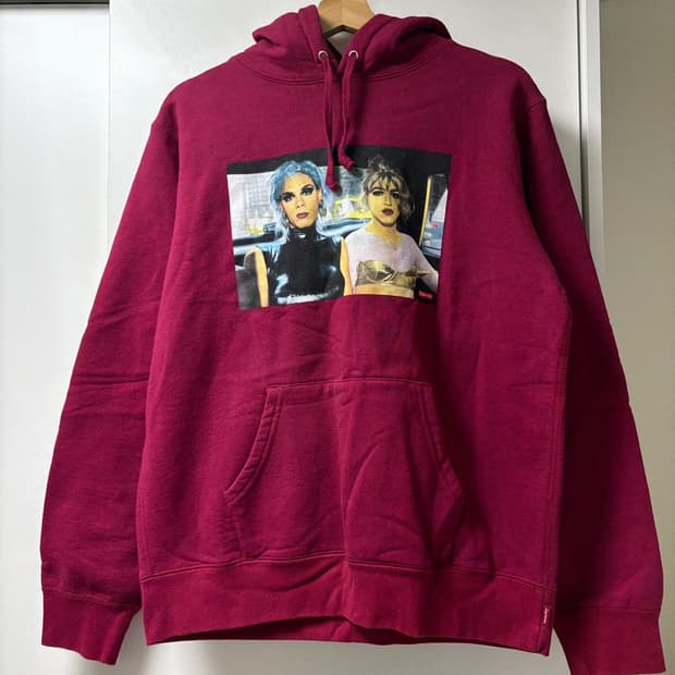 슈프림 x 낸골딘 미스티 앤드 지미 파울렛 버건디 후드