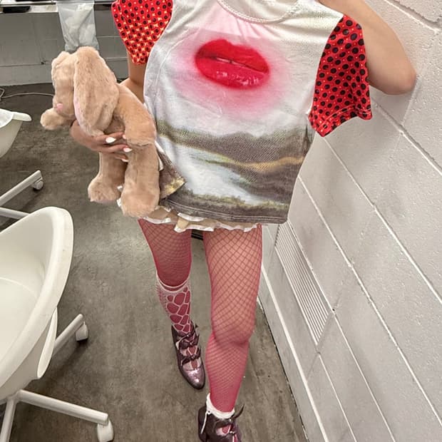 입술 그래픽 티