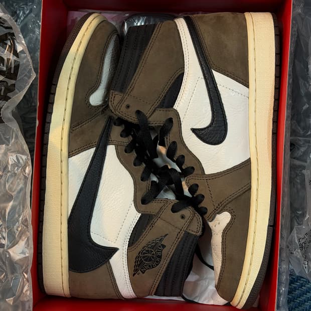 트래비스 스캇 조던 1 하이 OG 270 나코탭