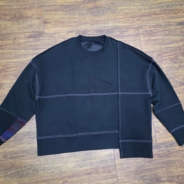 앤더슨벨 언발란스 맨투맨 미사용품 