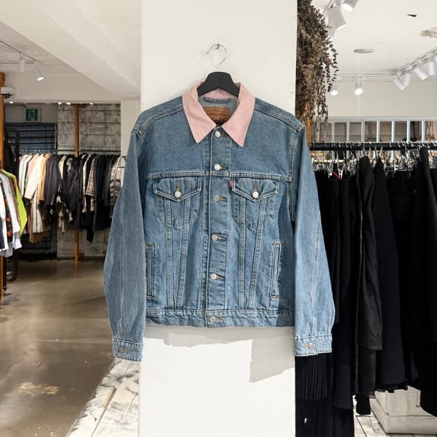 리바이스 데님 핑크 카라 트러커 자켓