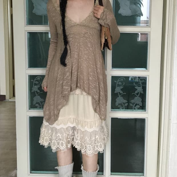 Lace trimming unbalanced knit