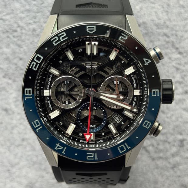 태그호이어 까레라 호이어02 GMT CBG2A1Z 시계 판매합니다.