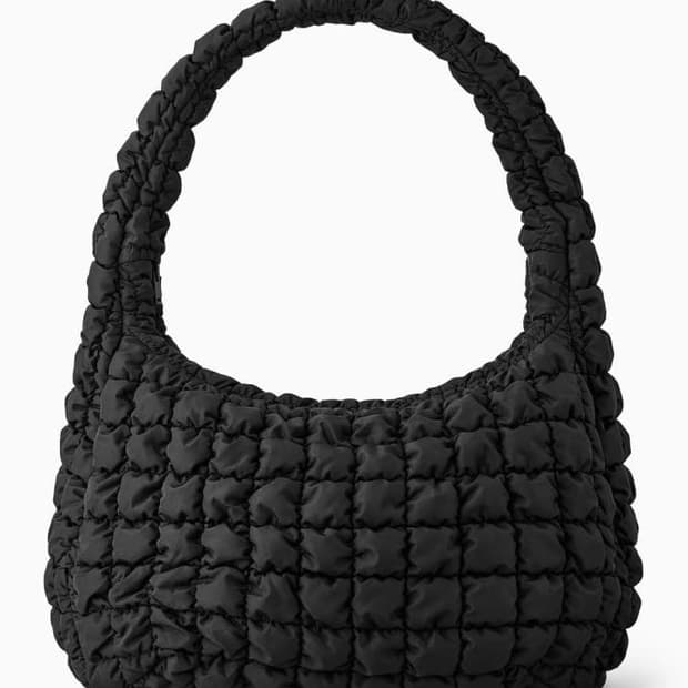 cos 오버사이즈 퀄팅백 블랙 팝니다