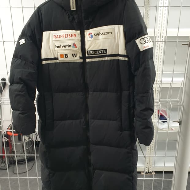 데상트 정품 스위스아우디 스키패딩 오리털 롱패딩 사이즈 90 판매합니다