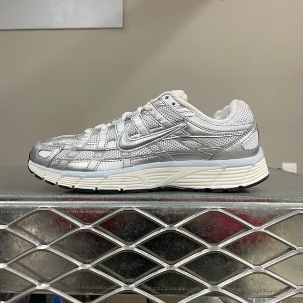 나이키 P-6000 메탈릭 실버 245