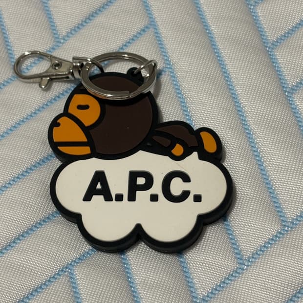 베이프 X 아페쎄 A.P.C. 마일로 키홀더
