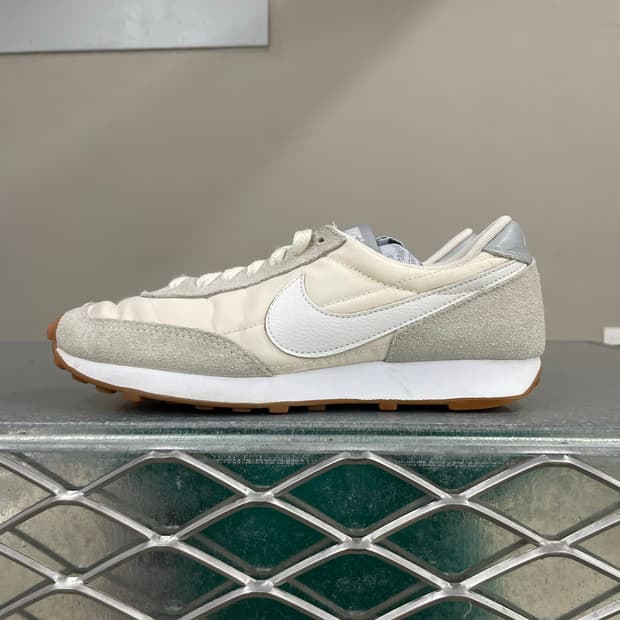 나이키 데이브레이크 서밋 화이트 235