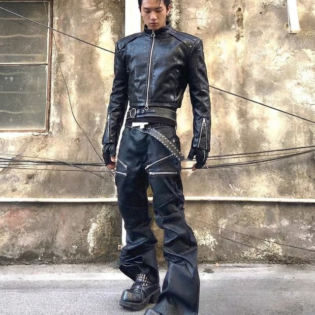 파워숄더 지퍼 디테일 레더 봄버 자켓