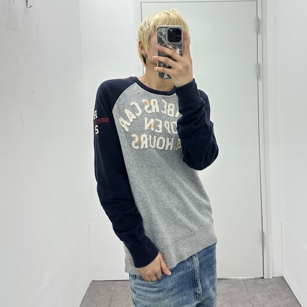 JPN Stitched Letter Raglan Sleeve