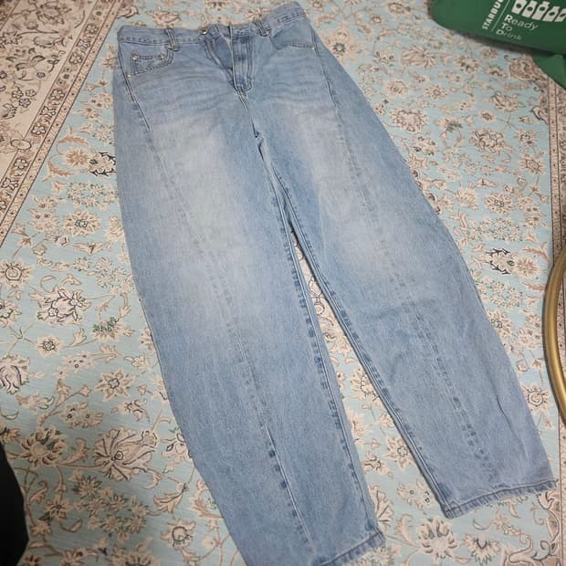 인템포무드 커브드 데님팬츠