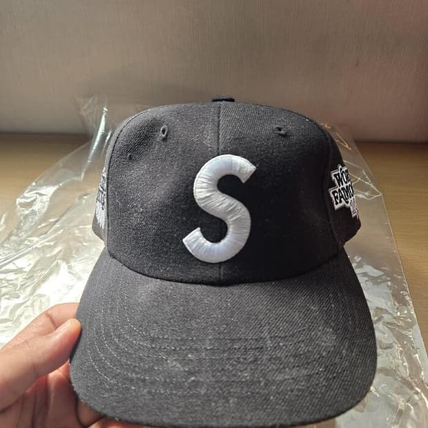 Supreme 월드 페이머스 S 로고 6 패널 25ss 블랙