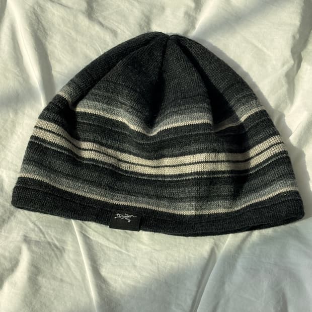 Arc’teryx 이탈리아 니트 비니 | 그라데이션 스트라이프 